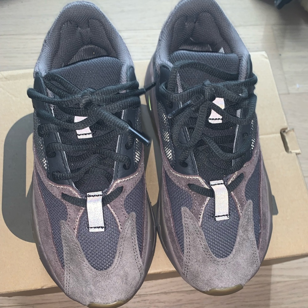 Adidas Yeezy Boost 700 Mauve.